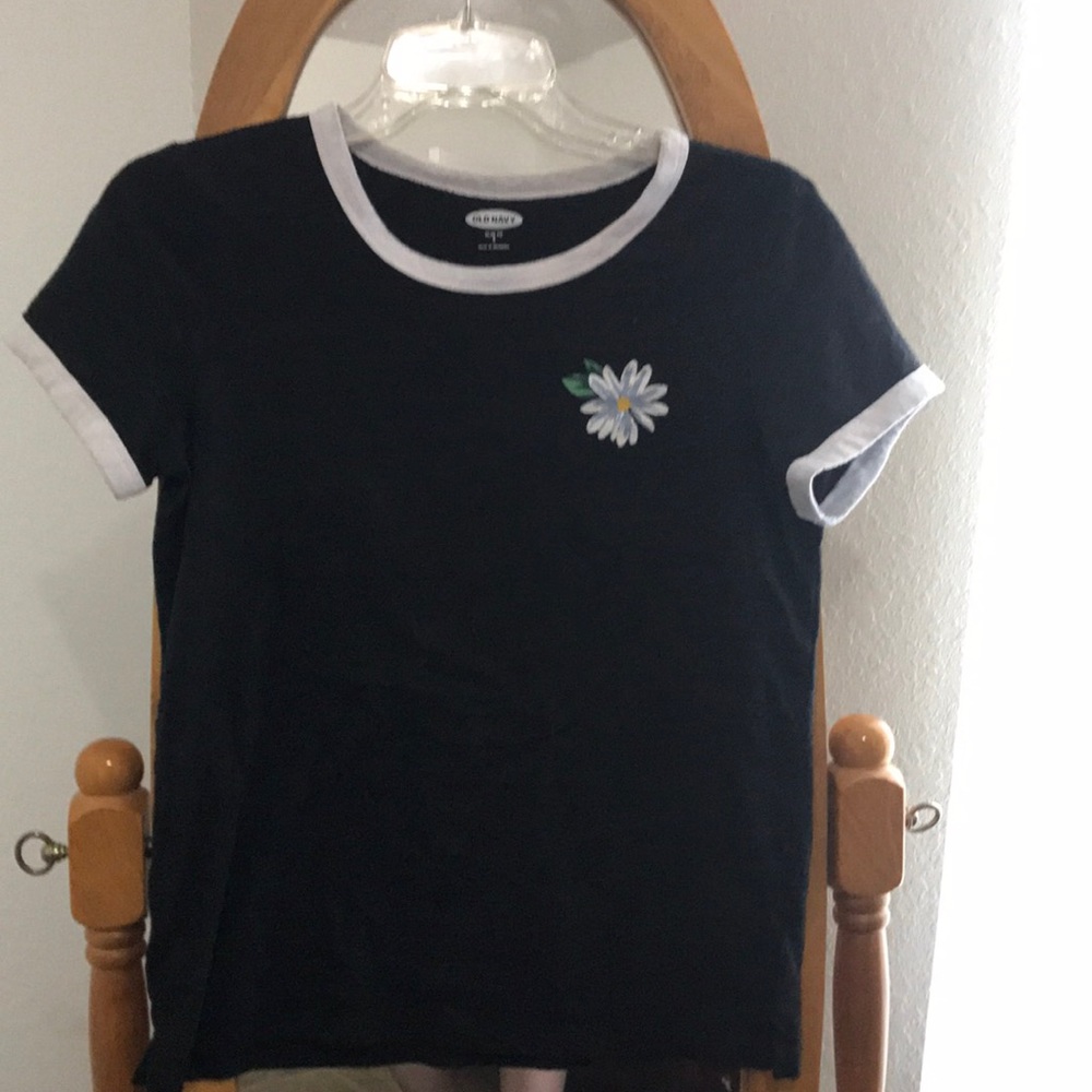grey t shirt w flower